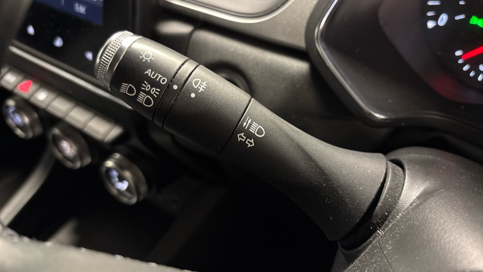 Renault Captur 1.0 TCE 100 Iconic 5dr Petrol Hatchback - Image 30