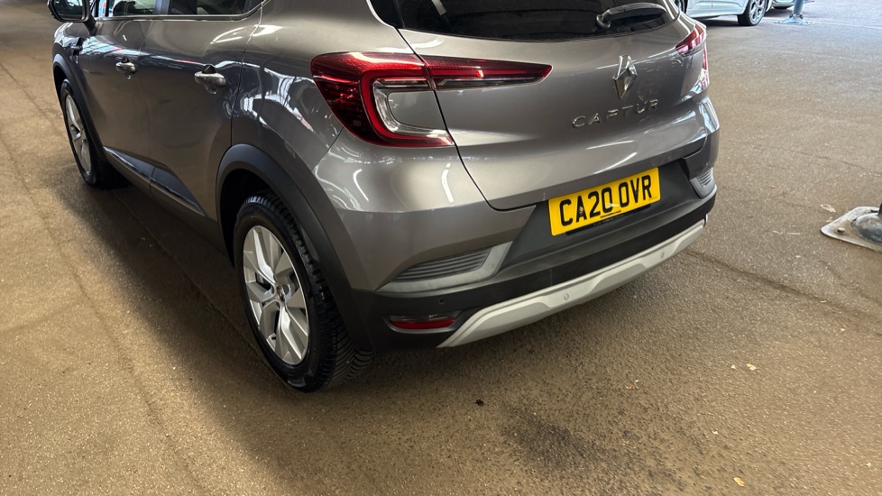 Renault Captur 1.0 TCE 100 Iconic 5dr Petrol Hatchback - Image 50