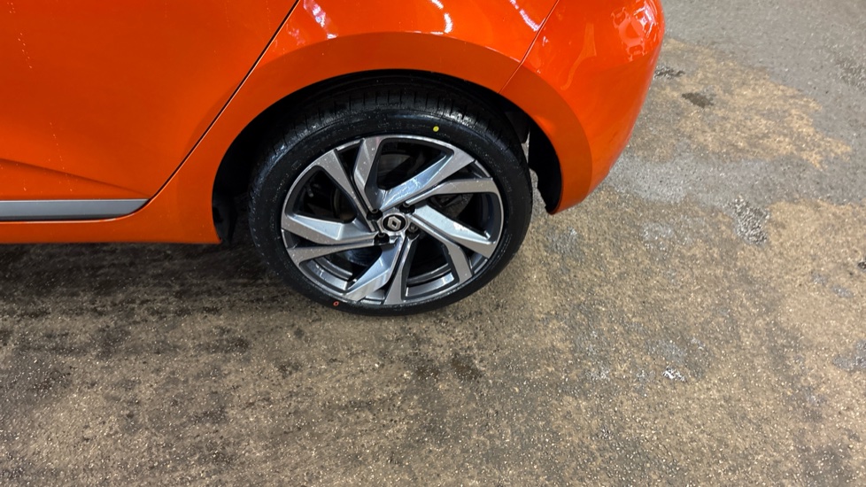 Renault Clio 1.0 TCe 90 RS Line 5dr Petrol Hatchback - Image 57