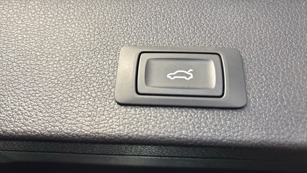 Audi Q2 35 TFSI Technik 5dr S Tronic Petrol Estate - Image 60
