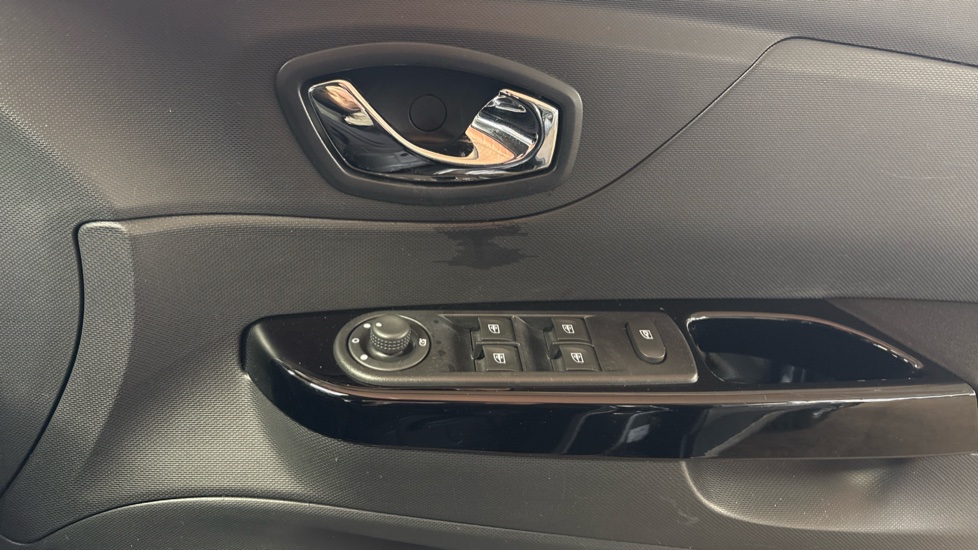 Renault Captur 1.5 dCi 90 Dynamique S Nav 5dr Auto Diesel Hatchback - Image 22