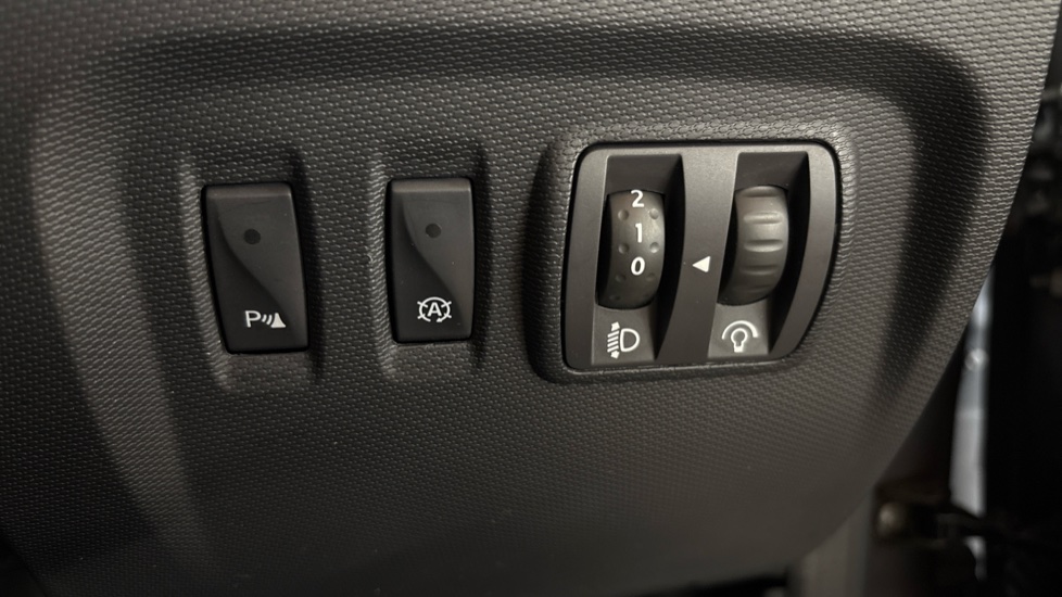 Renault Captur 1.5 dCi 90 Dynamique S Nav 5dr Auto Diesel Hatchback - Image 24