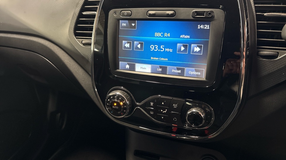 Renault Captur 1.5 dCi 90 Dynamique S Nav 5dr Auto Diesel Hatchback - Image 34