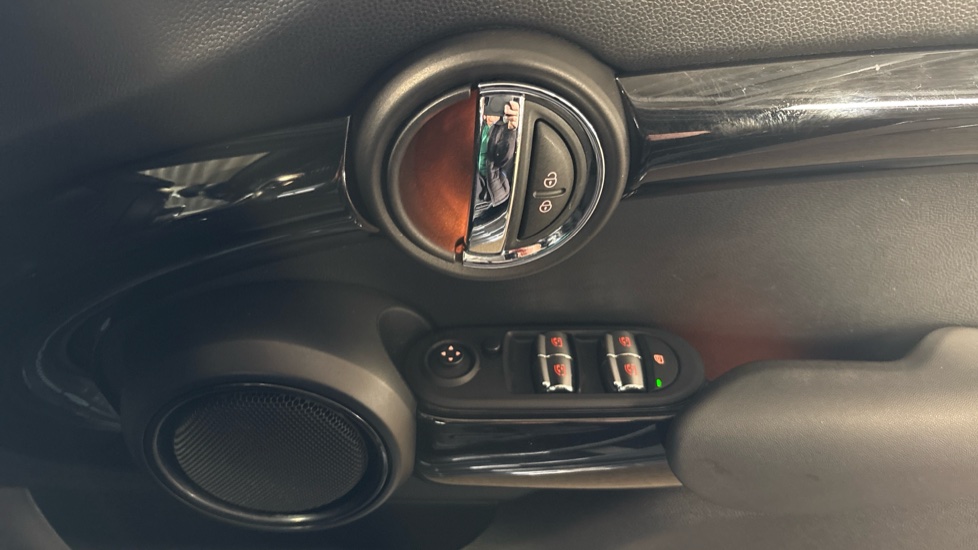 MINI Hatchback 2.0 Cooper S Sport II 5dr Petrol Hatchback - Image 23
