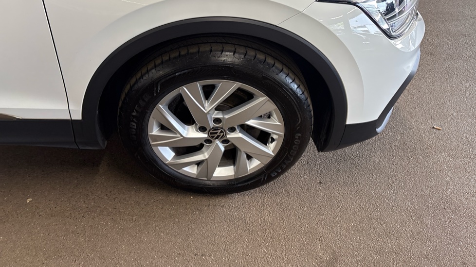 Volkswagen Tiguan 1.5 TSI 150 Life 5dr Petrol Estate - Image 54