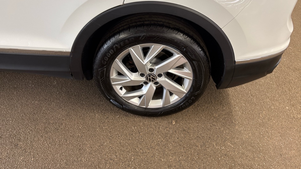 Volkswagen Tiguan 1.5 TSI 150 Life 5dr Petrol Estate - Image 56
