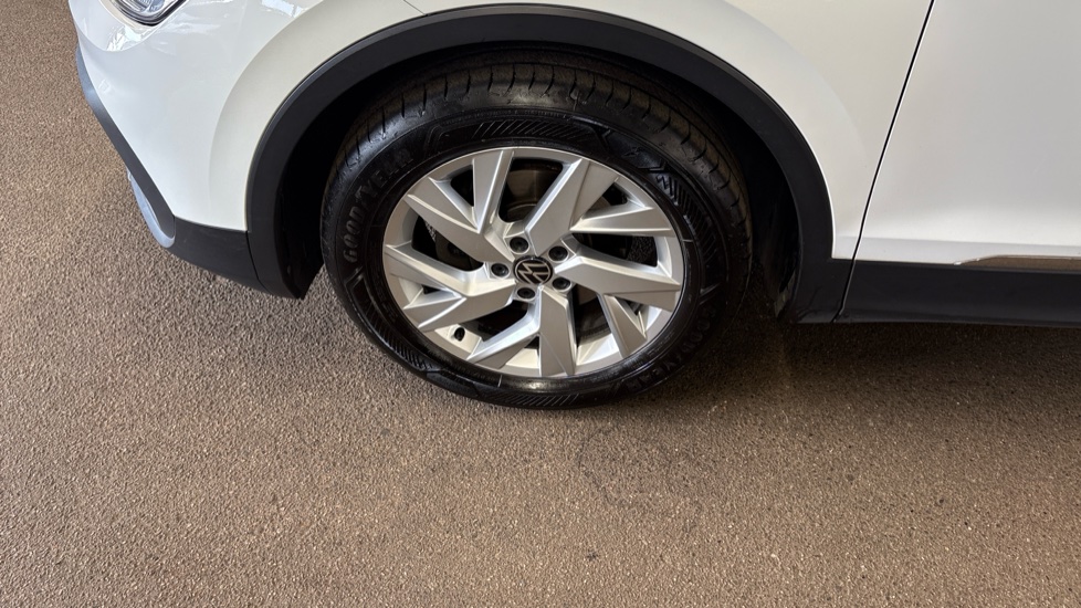 Volkswagen Tiguan 1.5 TSI 150 Life 5dr Petrol Estate - Image 57