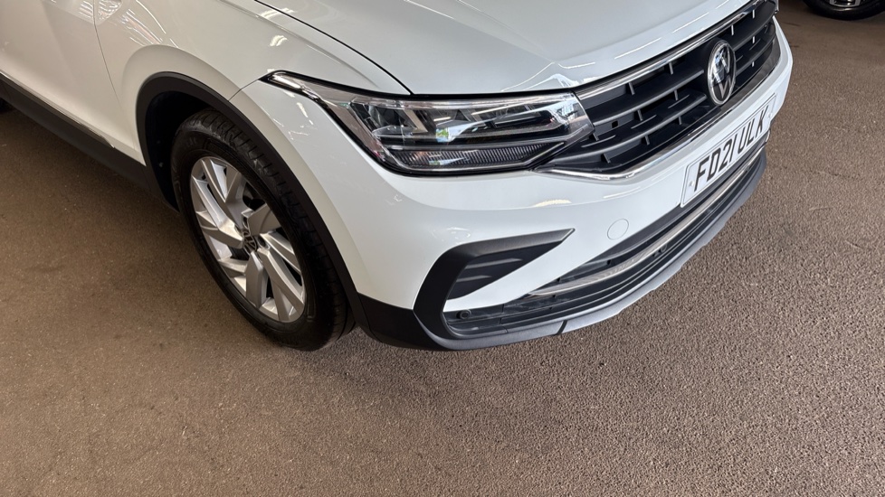 Volkswagen Tiguan 1.5 TSI 150 Life 5dr Petrol Estate - Image 70