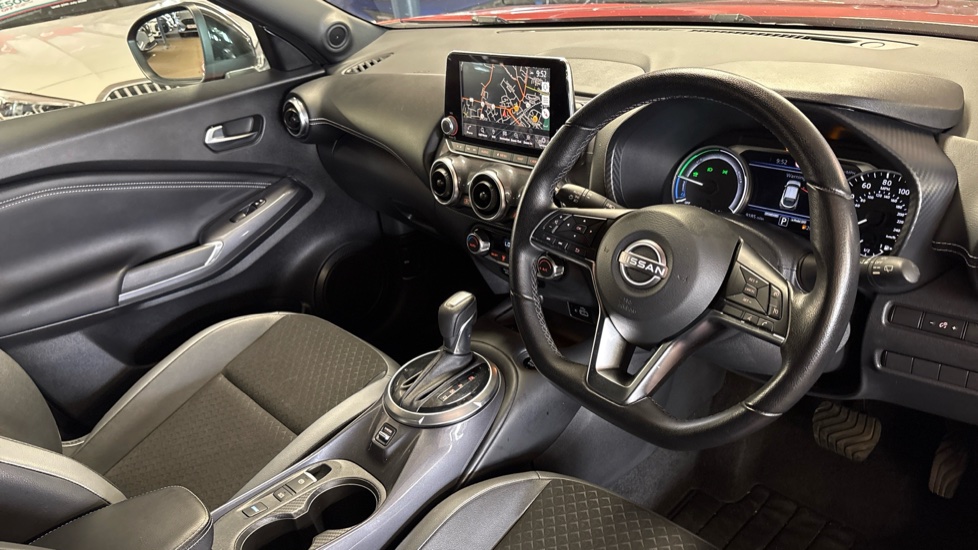 Nissan Juke 1.6 Hybrid N-Connecta 5dr Auto Hybrid Hatchback - Image 11