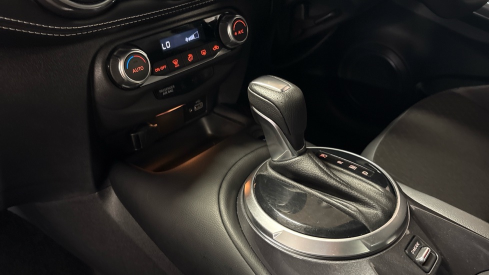 Nissan Juke 1.6 Hybrid N-Connecta 5dr Auto Hybrid Hatchback - Image 13