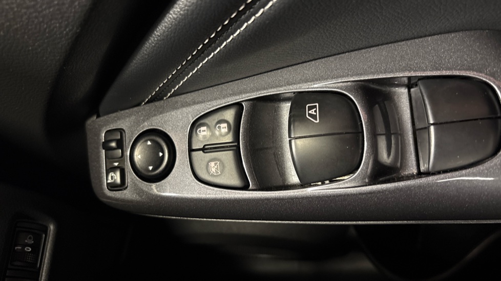 Nissan Juke 1.6 Hybrid N-Connecta 5dr Auto Hybrid Hatchback - Image 22