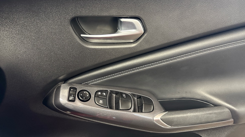 Nissan Juke 1.6 Hybrid N-Connecta 5dr Auto Hybrid Hatchback - Image 23