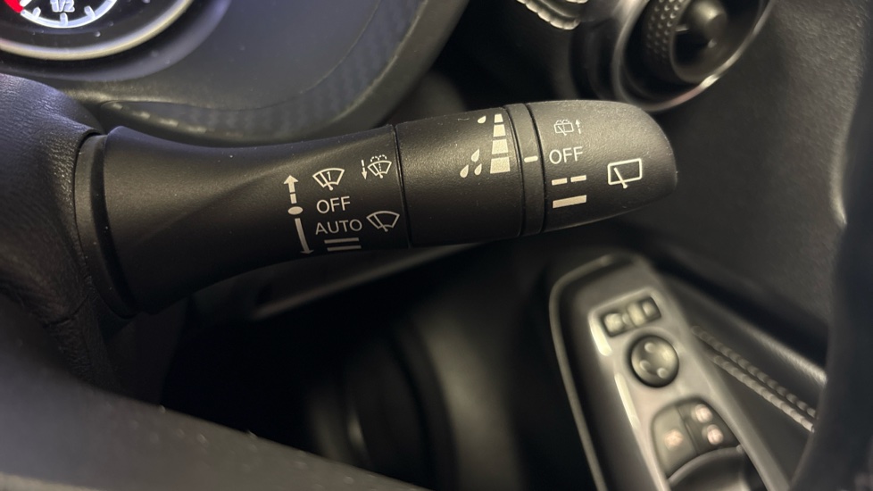 Nissan Juke 1.6 Hybrid N-Connecta 5dr Auto Hybrid Hatchback - Image 29