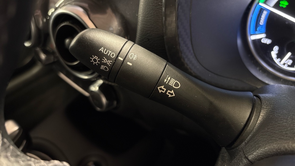 Nissan Juke 1.6 Hybrid N-Connecta 5dr Auto Hybrid Hatchback - Image 30