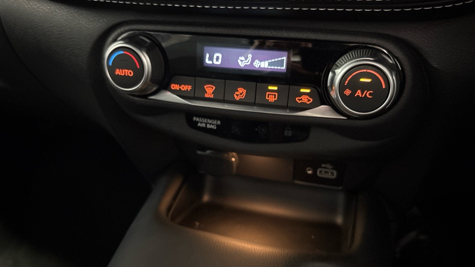 Nissan Juke 1.6 Hybrid N-Connecta 5dr Auto Hybrid Hatchback - Image 39