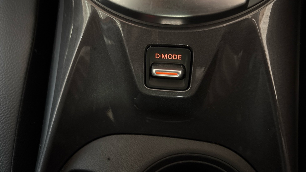 Nissan Juke 1.6 Hybrid N-Connecta 5dr Auto Hybrid Hatchback - Image 41