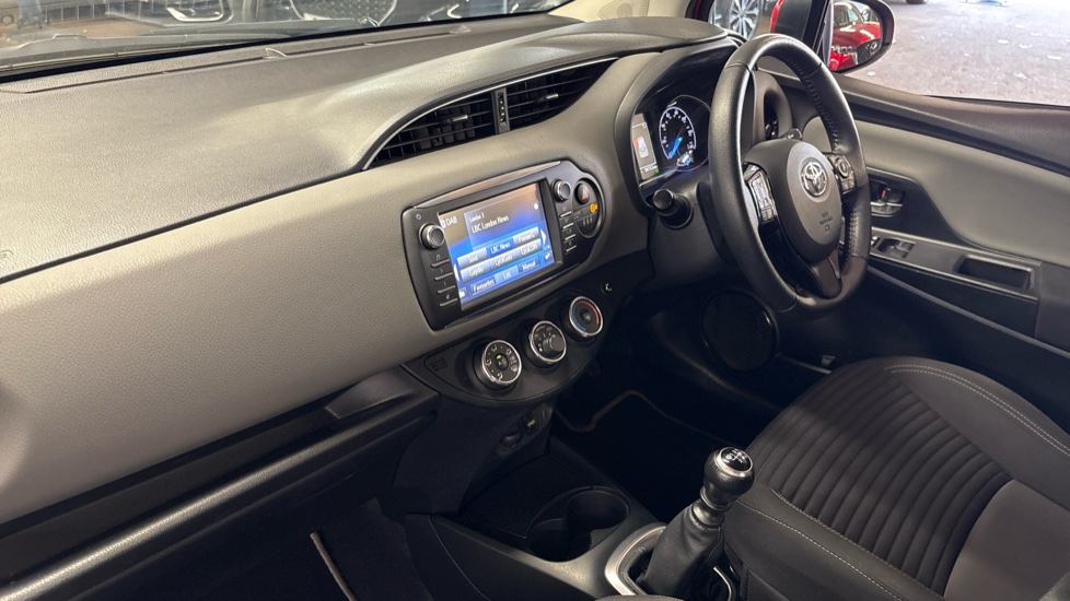 Toyota Yaris 1.5 VVT-i Icon Tech 5dr Petrol Hatchback - Image 9