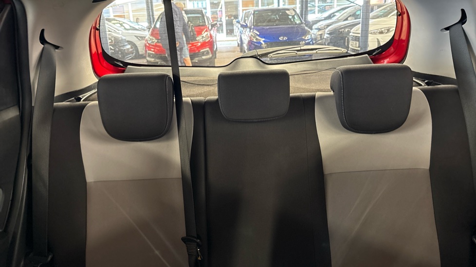 Toyota Yaris 1.5 VVT-i Icon Tech 5dr Petrol Hatchback - Image 15