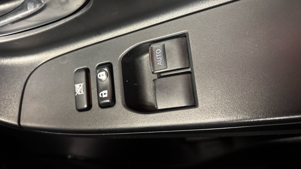 Toyota Yaris 1.5 VVT-i Icon Tech 5dr Petrol Hatchback - Image 22
