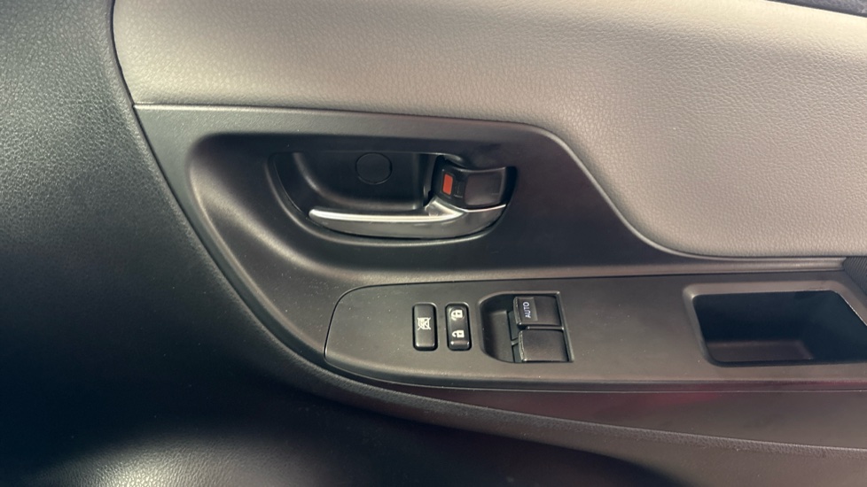 Toyota Yaris 1.5 VVT-i Icon Tech 5dr Petrol Hatchback - Image 23