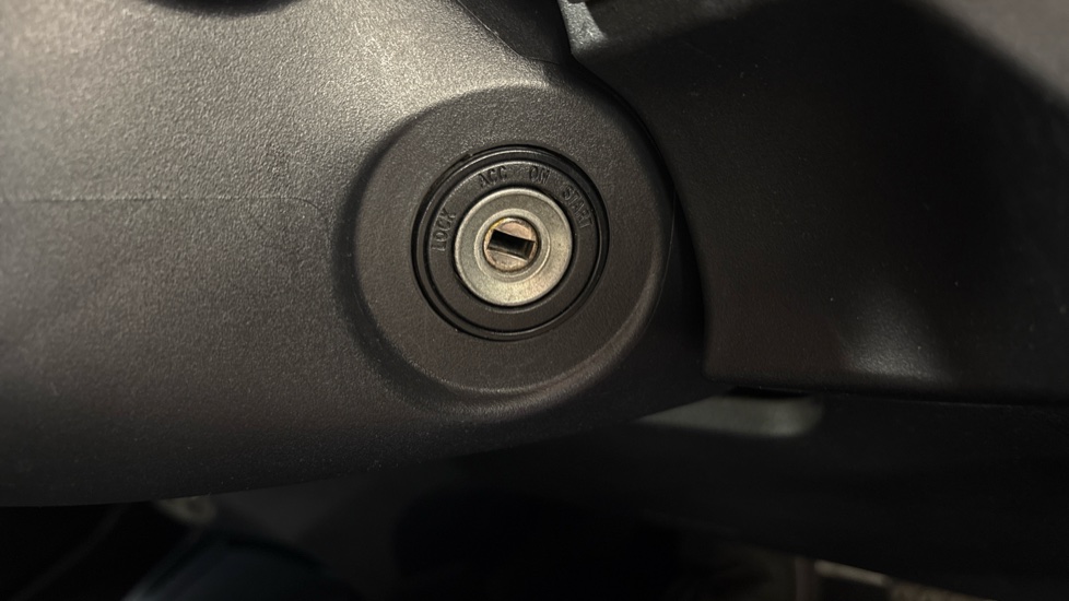Toyota Yaris 1.5 VVT-i Icon Tech 5dr Petrol Hatchback - Image 26