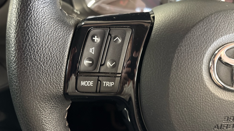 Toyota Yaris 1.5 VVT-i Icon Tech 5dr Petrol Hatchback - Image 28