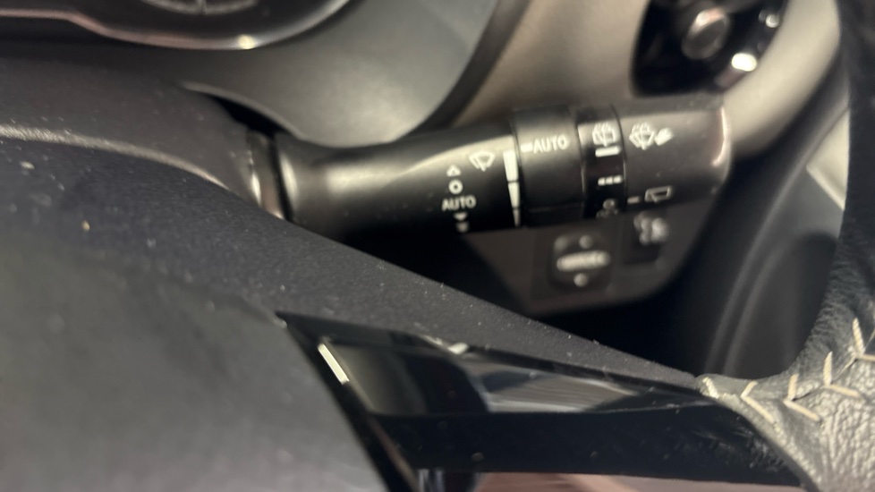 Toyota Yaris 1.5 VVT-i Icon Tech 5dr Petrol Hatchback - Image 31