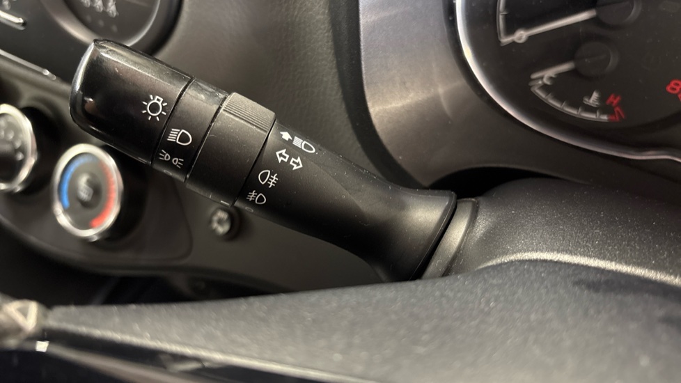 Toyota Yaris 1.5 VVT-i Icon Tech 5dr Petrol Hatchback - Image 32