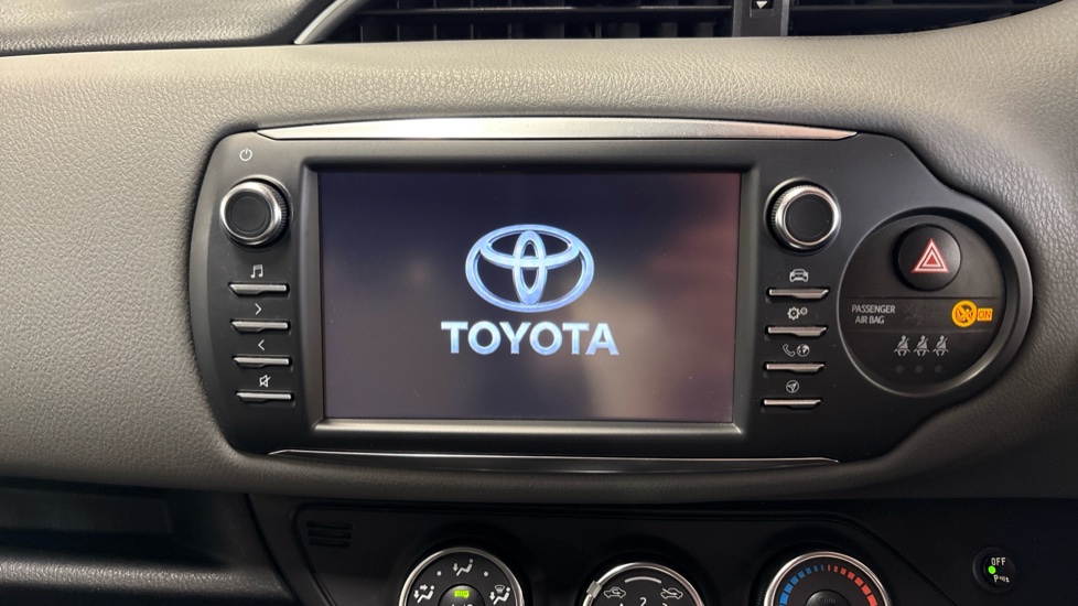 Toyota Yaris 1.5 VVT-i Icon Tech 5dr Petrol Hatchback - Image 33