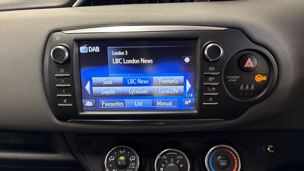 Toyota Yaris 1.5 VVT-i Icon Tech 5dr Petrol Hatchback - Image 34