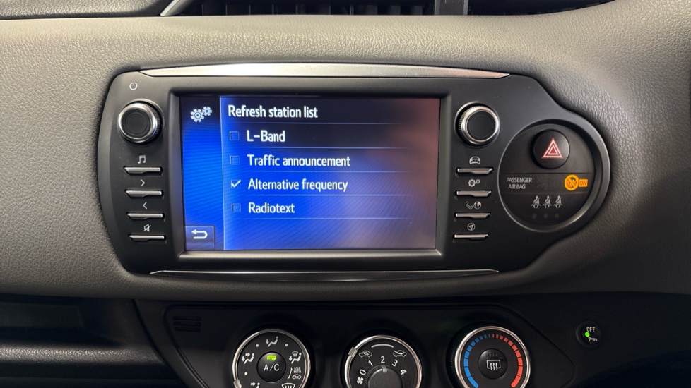 Toyota Yaris 1.5 VVT-i Icon Tech 5dr Petrol Hatchback - Image 35