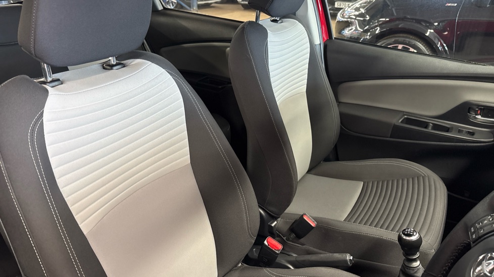 Toyota Yaris 1.5 VVT-i Icon Tech 5dr Petrol Hatchback - Image 67