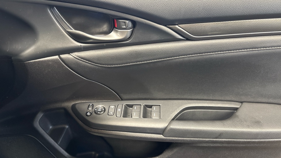 Honda Civic 1.5 VTEC Turbo Prestige 5dr CVT Petrol Hatchback - Image 28