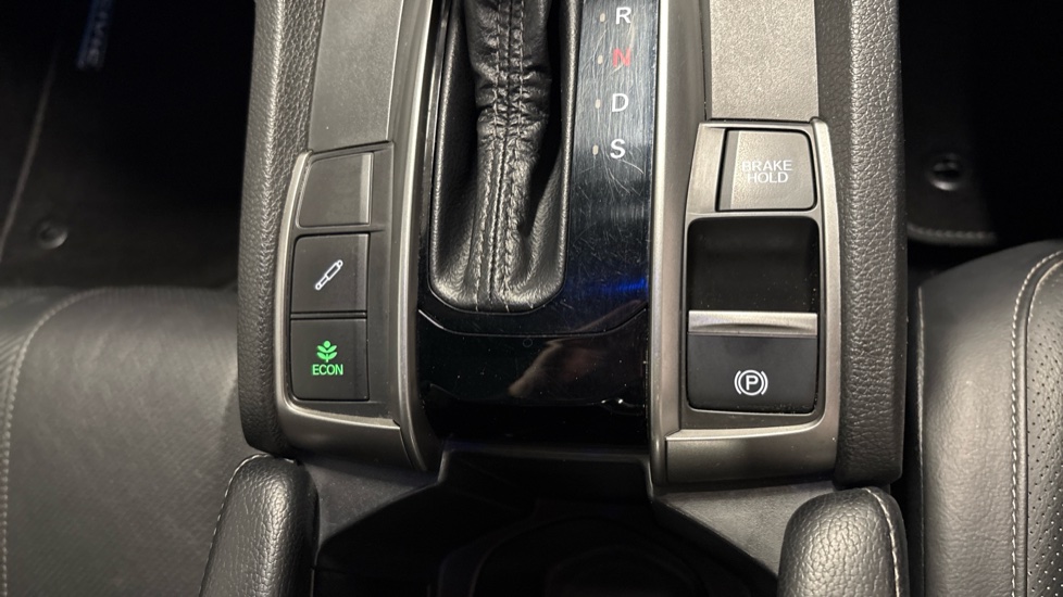 Honda Civic 1.5 VTEC Turbo Prestige 5dr CVT Petrol Hatchback - Image 41