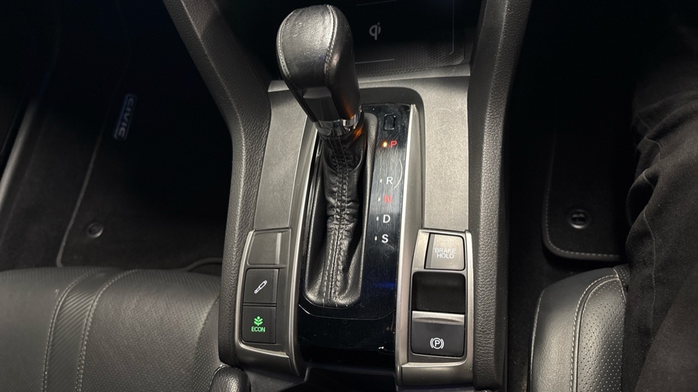 Honda Civic 1.5 VTEC Turbo Prestige 5dr CVT Petrol Hatchback - Image 42