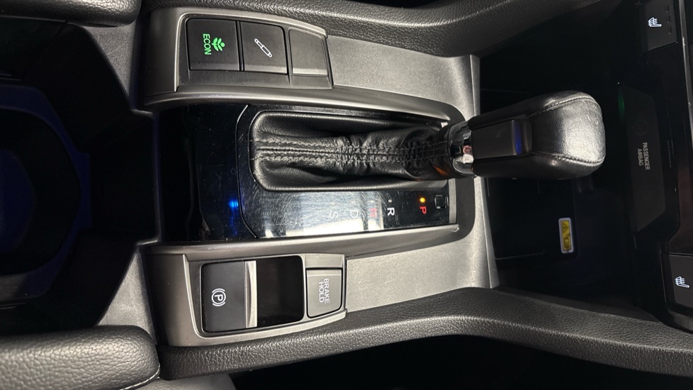 Honda Civic 1.5 VTEC Turbo Prestige 5dr CVT Petrol Hatchback - Image 44