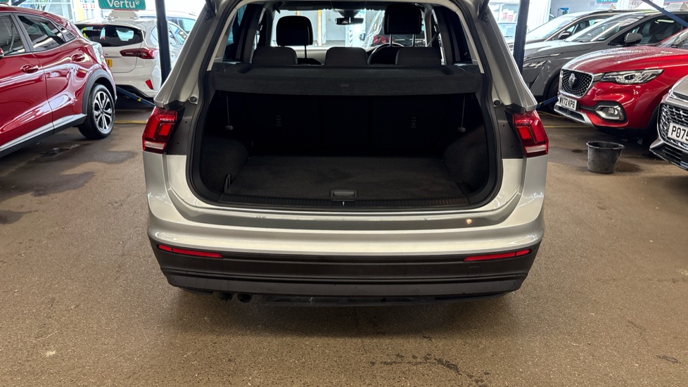 Volkswagen Tiguan 2.0 TDi 150 SE Nav 5dr DSG Diesel Estate - Image 4