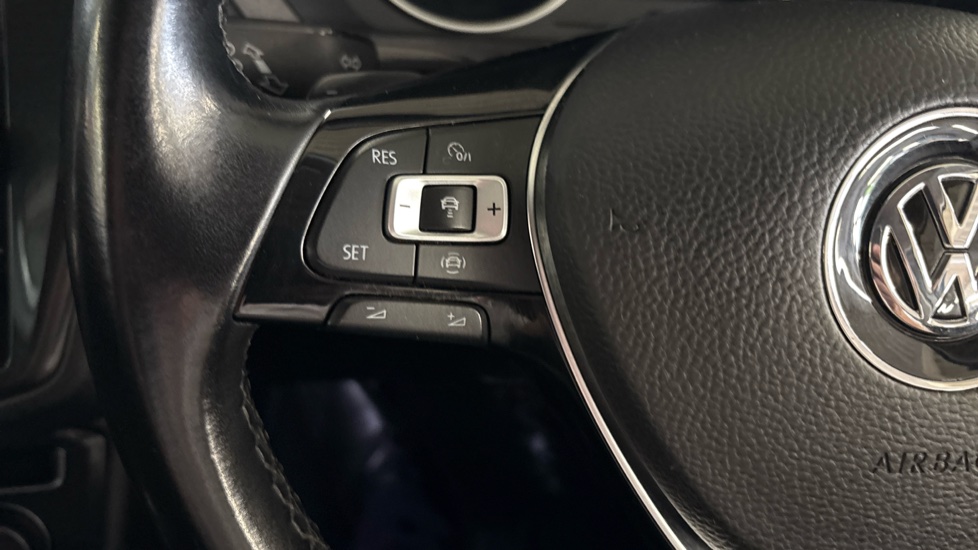 Volkswagen Tiguan 2.0 TDi 150 SE Nav 5dr DSG Diesel Estate - Image 29