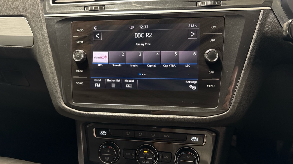 Volkswagen Tiguan 2.0 TDi 150 SE Nav 5dr DSG Diesel Estate - Image 35