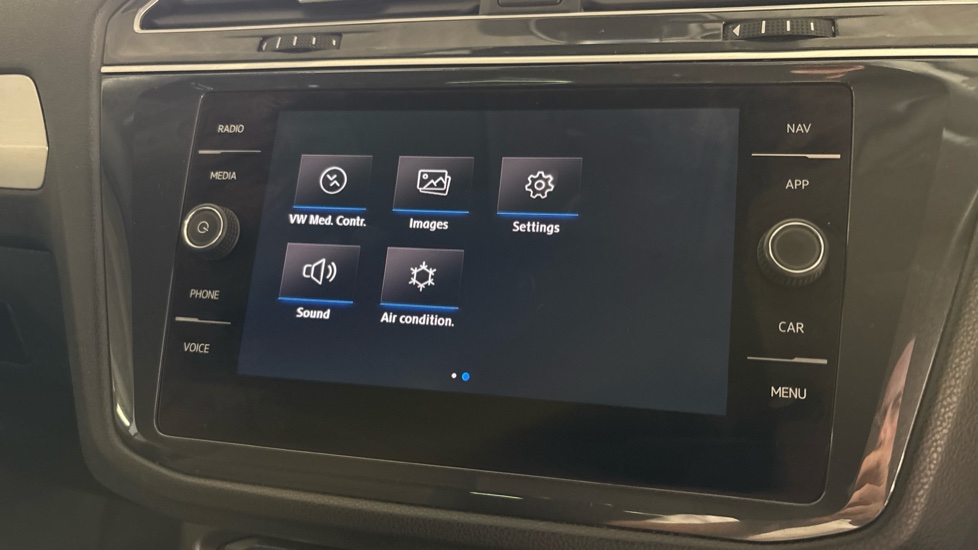 Volkswagen Tiguan 2.0 TDi 150 SE Nav 5dr DSG Diesel Estate - Image 38