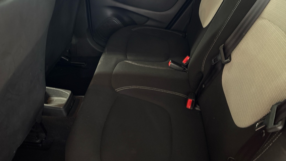 Renault Captur 0.9 TCE 90 Iconic 5dr Petrol Hatchback - Image 16