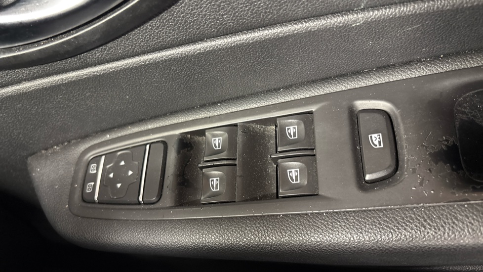 Renault Captur 0.9 TCE 90 Iconic 5dr Petrol Hatchback - Image 22