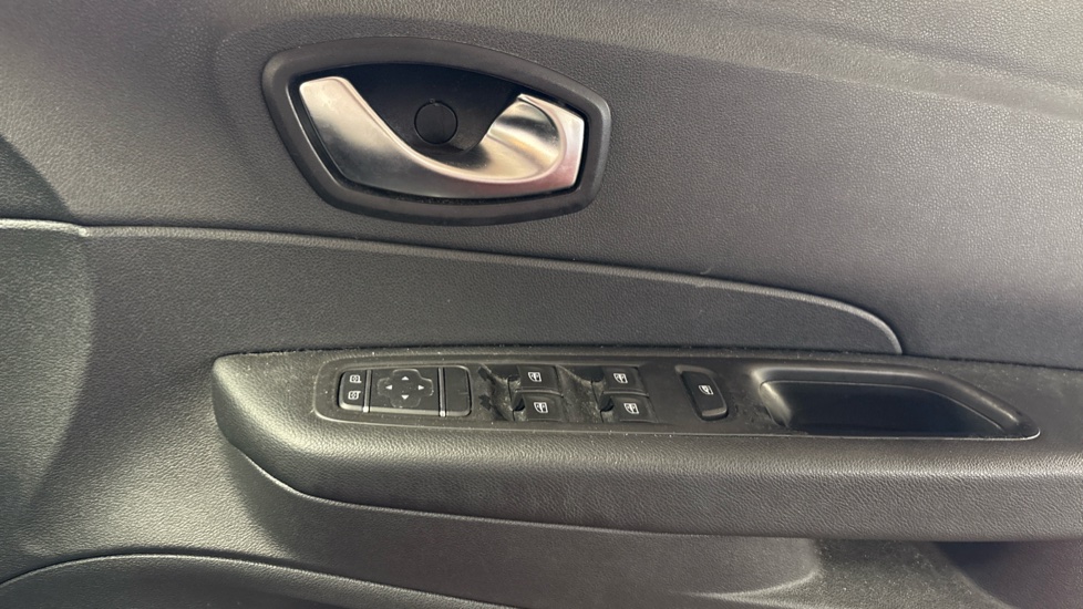 Renault Captur 0.9 TCE 90 Iconic 5dr Petrol Hatchback - Image 23