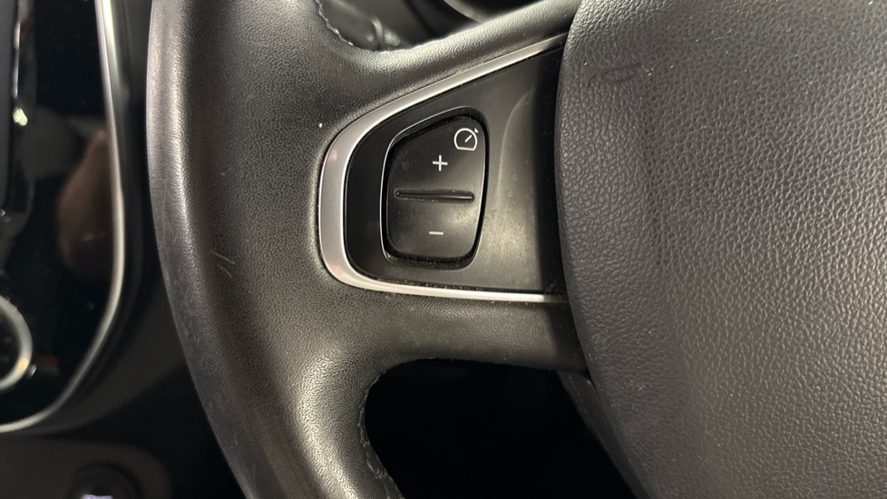 Renault Captur 0.9 TCE 90 Iconic 5dr Petrol Hatchback - Image 27