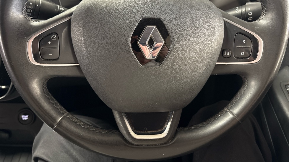 Renault Captur 0.9 TCE 90 Iconic 5dr Petrol Hatchback - Image 28