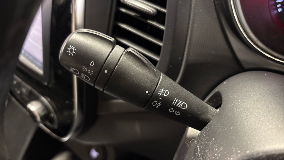 Renault Captur 0.9 TCE 90 Iconic 5dr Petrol Hatchback - Image 30