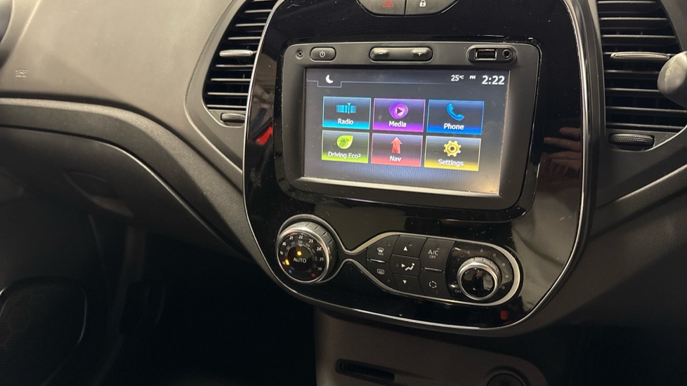Renault Captur 0.9 TCE 90 Iconic 5dr Petrol Hatchback - Image 34