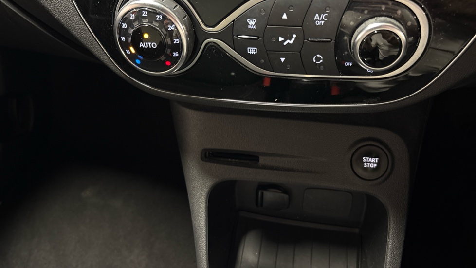 Renault Captur 0.9 TCE 90 Iconic 5dr Petrol Hatchback - Image 37