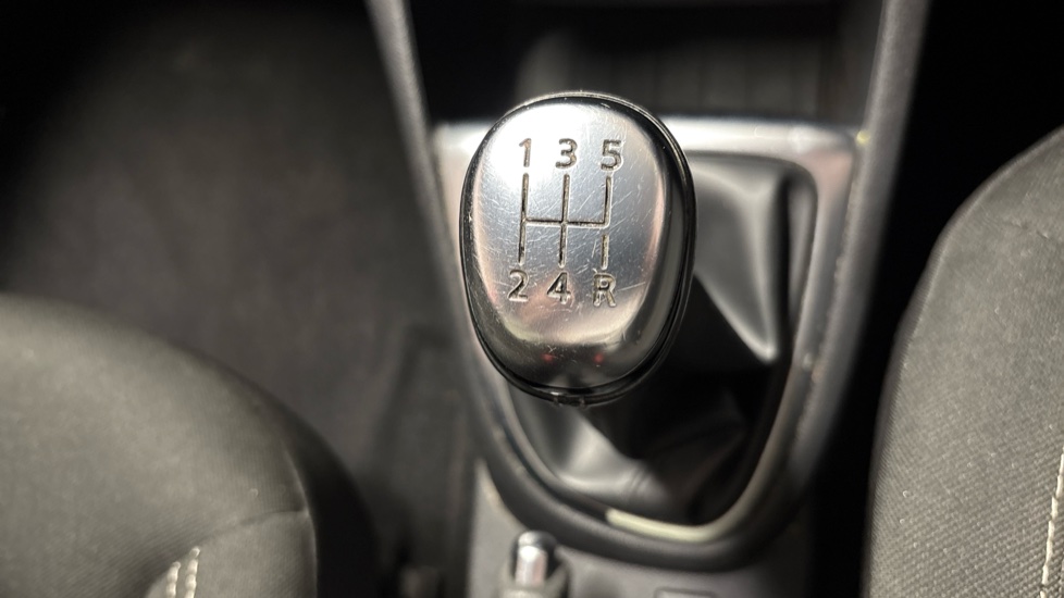 Renault Captur 0.9 TCE 90 Iconic 5dr Petrol Hatchback - Image 39