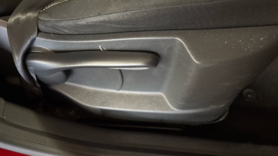 Renault Captur 0.9 TCE 90 Iconic 5dr Petrol Hatchback - Image 42